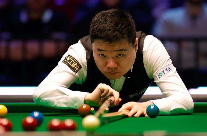 内人士充满 内人士充满