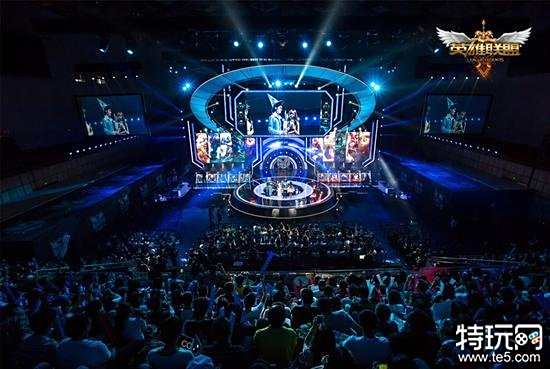 舞台上展现 舞台上展现