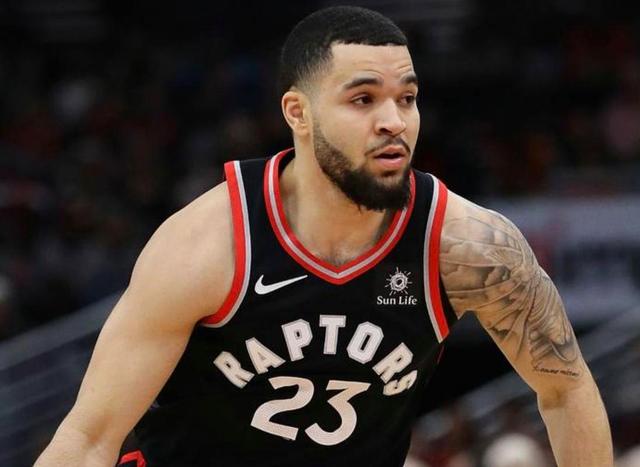 更衣室的战 更衣室的战